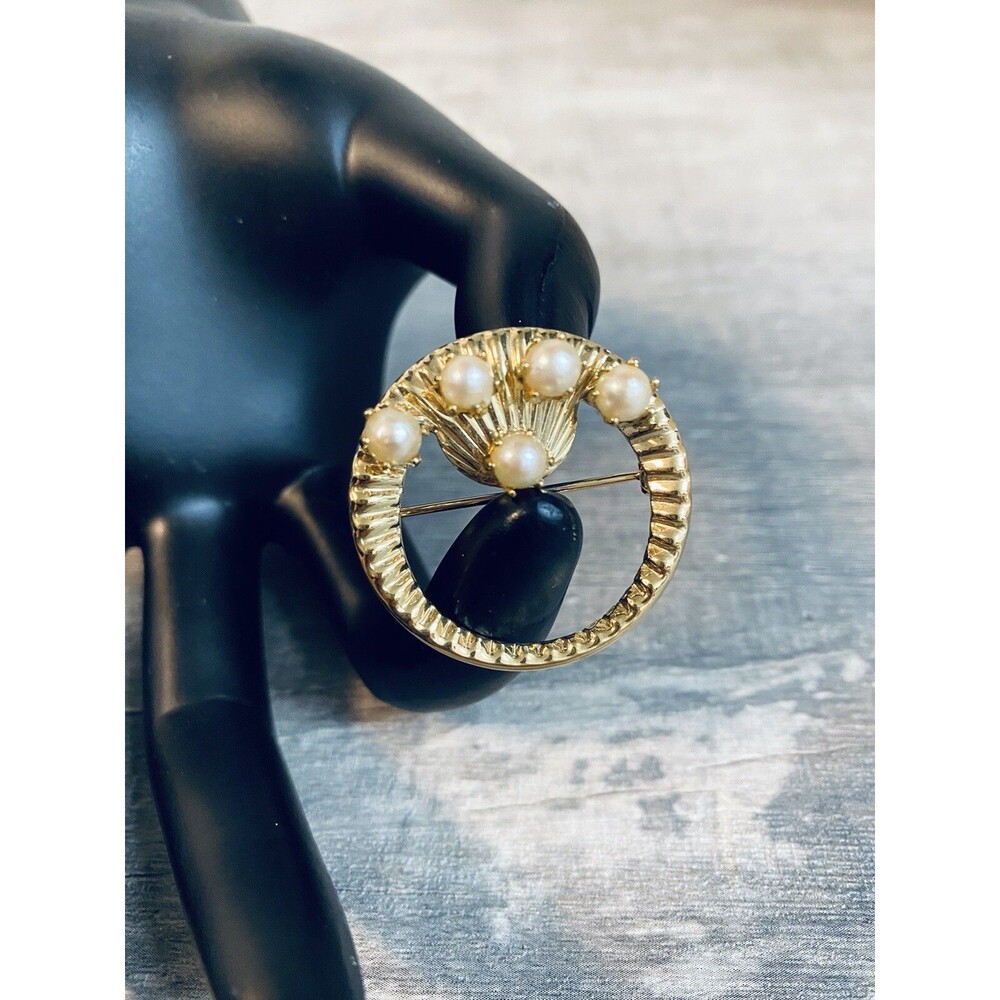 Mid Century Vintage Gold Tone Faux Pearl Round Brooch Pin